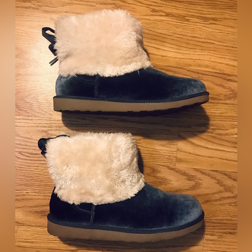 Arizona Jeans Co Blue Suede Sherpa Boots Size 7 Ankle High Rear Lace Up